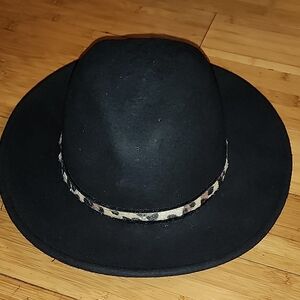 NWT CHICO's Black Wide Brim Hat with Leopard Band, ONE SIZE FITS ALL